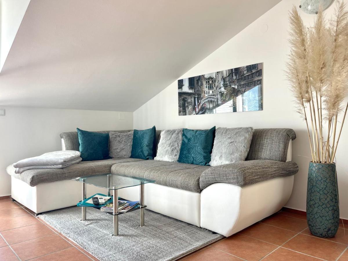 Apartment Lady Daniela Mit Meerblick In لوفغان المظهر الخارجي الصورة