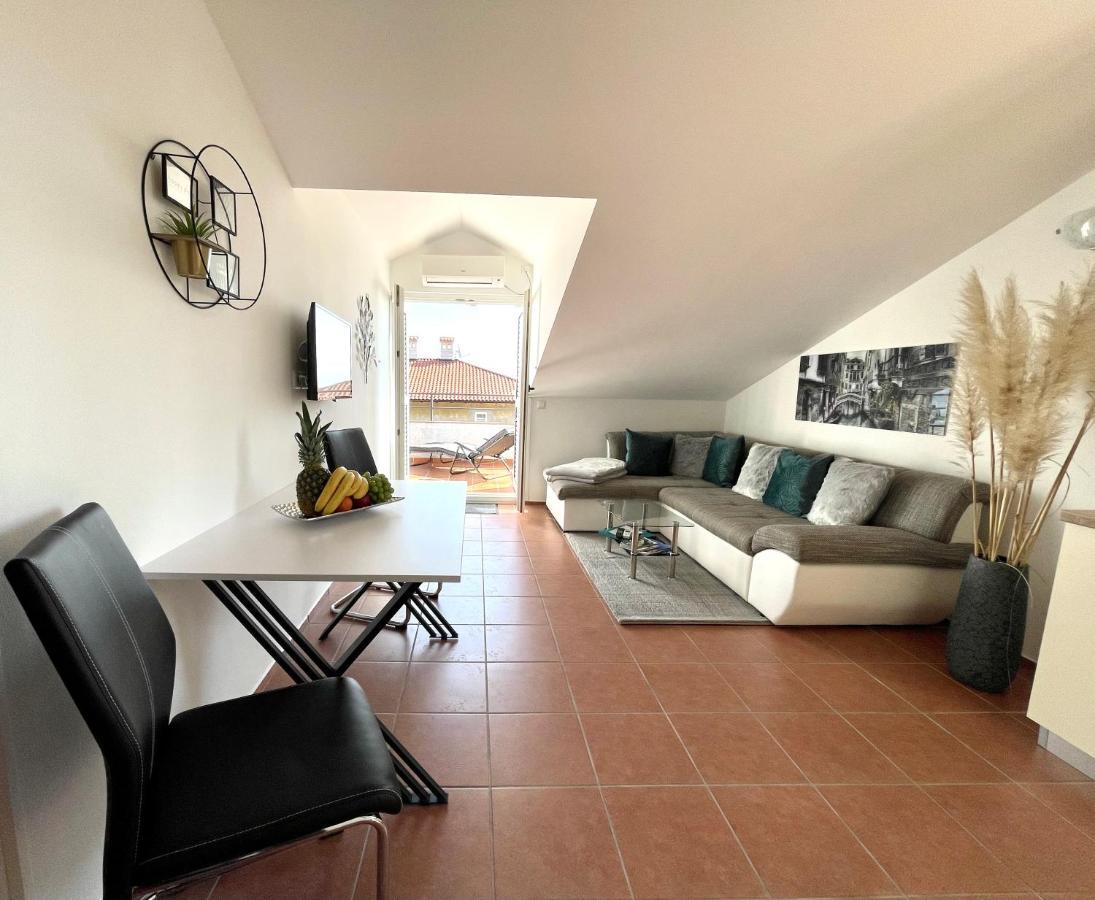 Apartment Lady Daniela Mit Meerblick In لوفغان المظهر الخارجي الصورة