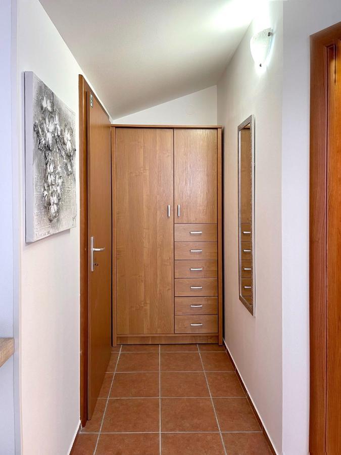 Apartment Lady Daniela Mit Meerblick In لوفغان المظهر الخارجي الصورة