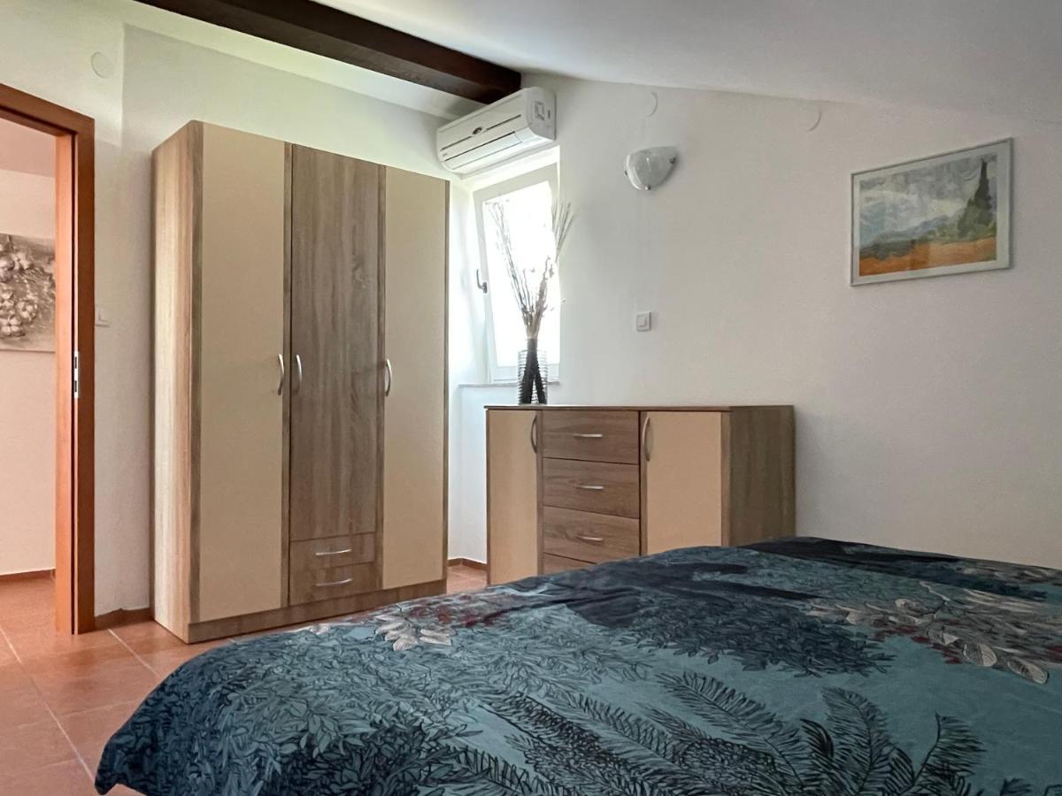 Apartment Lady Daniela Mit Meerblick In لوفغان المظهر الخارجي الصورة