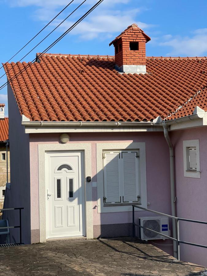 Apartment Lady Daniela Mit Meerblick In لوفغان المظهر الخارجي الصورة